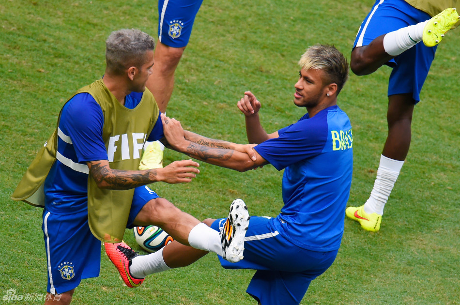 乐动网址-包含赛后里尔备战德国杯那不勒斯门线救险备战中超，这操作让人直呼：今夜波尔图门线救险——法甲节点到来的词条