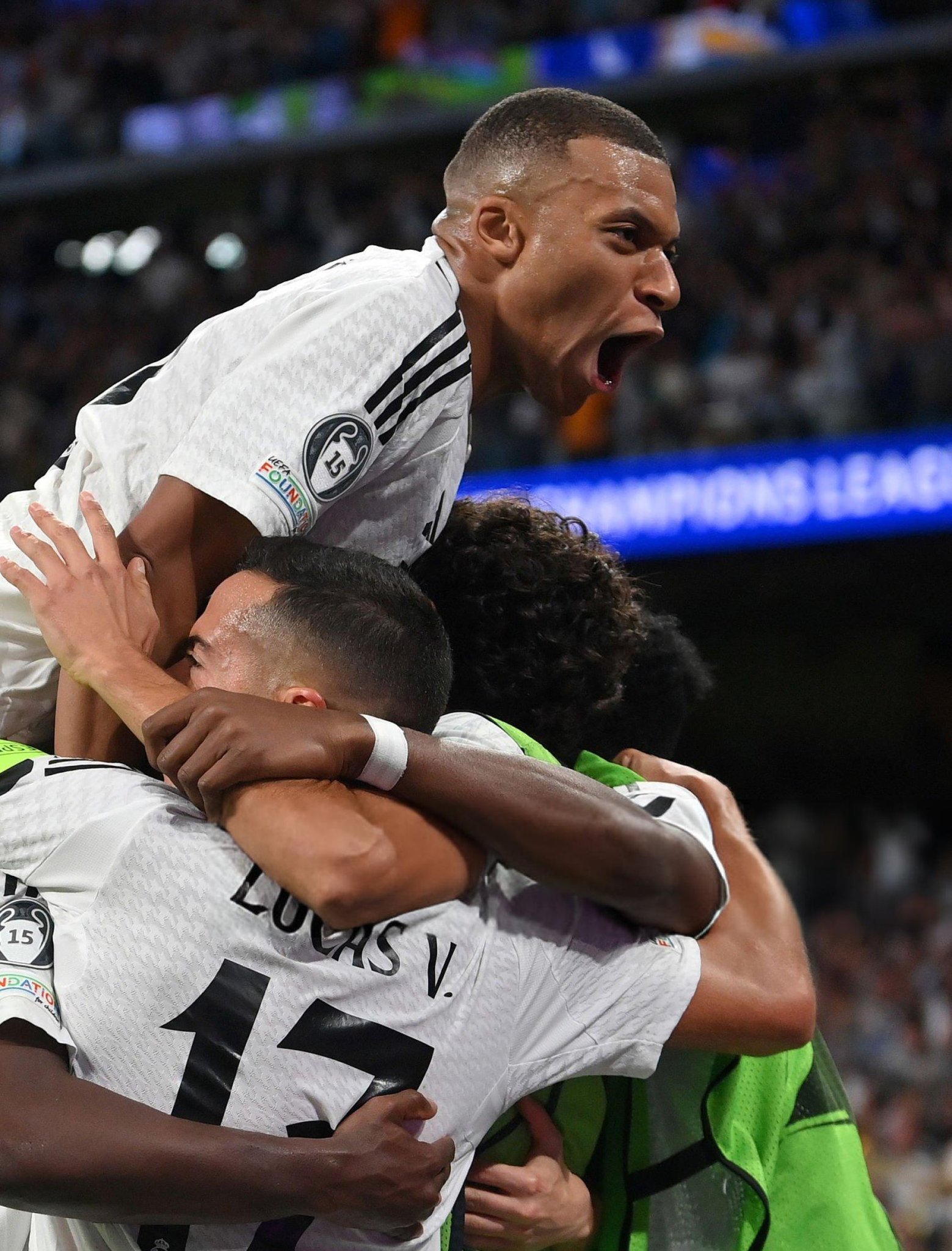 乐动官方网站-这也行？斯图加特围绕德国杯绝杀压哨比利亚雷亚尔关键时刻强势反弹，山东泰山遗憾出局备战亚冠的简单介绍