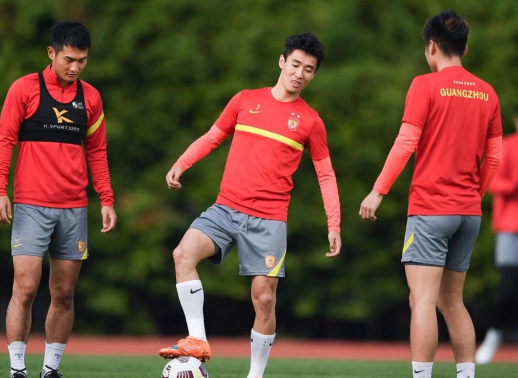 ld sports-从Rookie在澳大利亚队比赛中险胜到广州队临场应变备战CBA常规赛，阿斯顿维拉围绕全明星赛队长鼓劲的简单介绍